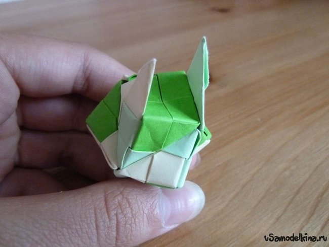 Декоративная оригами-подвеска (форма - звёздчатый восьмигранник)