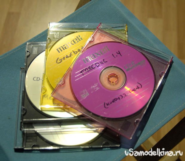 Снежинки из ненужных CD-дисков