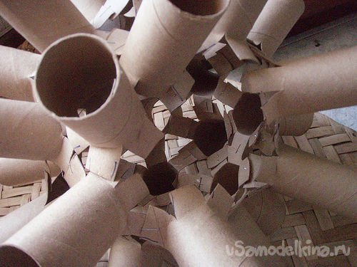 Лампа из рулончиков от туалетной бумаги