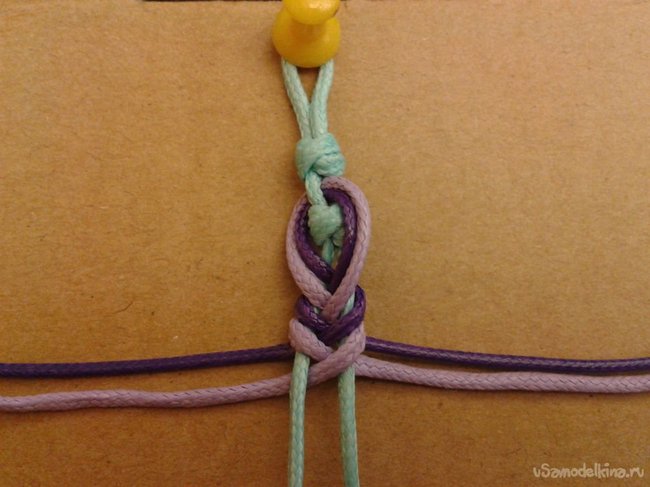 Цветной браслет из вощеных шнуров