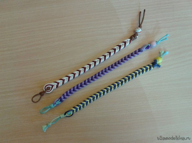 Цветной браслет из вощеных шнуров