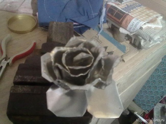 Розы из алюминия