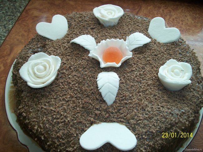 Розы из марципана - украшение для торта своими руками