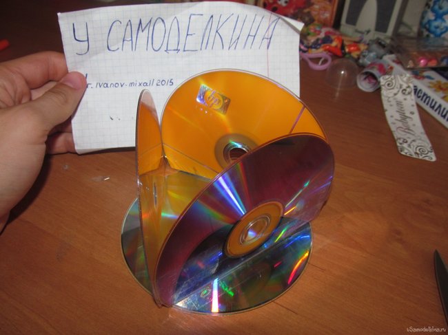 Декоративный подсвечник из дисков