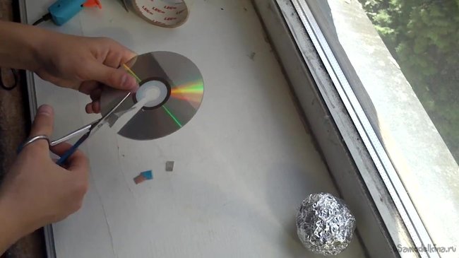 Как сделать диско-шар из дисков