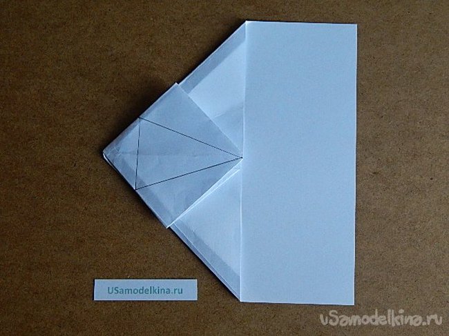 Вращающийся оригами-самолет