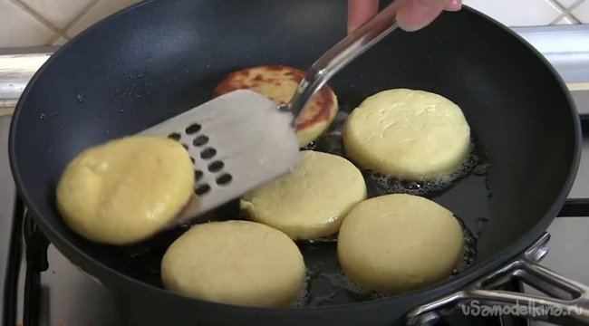 Как приготовить сырники
