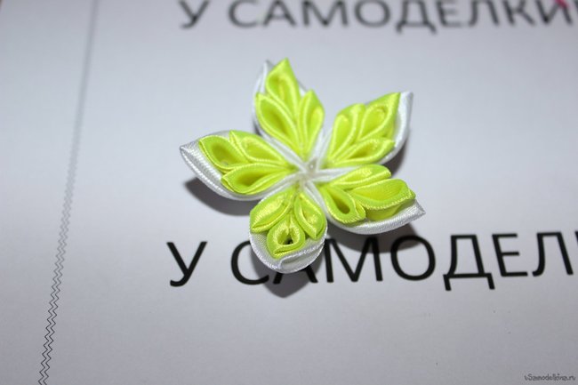 Цветок канзаши «Салатовая нежность»