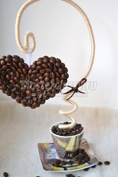 Сердечный топиарий из кофейных зерен
