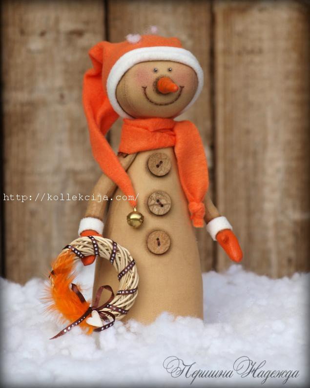 Новогодний декор: снеговик в кофейных тонах