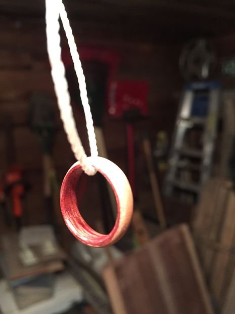 Деревянное кольцо в необычной шкатулке