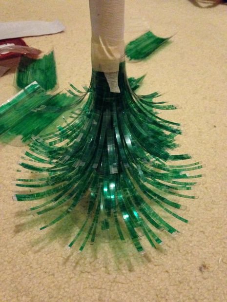 Рождественская елка из пластиковых бутылок