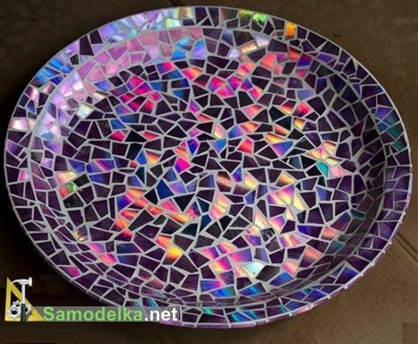 Блюдо с мозаикой из старых дисков
