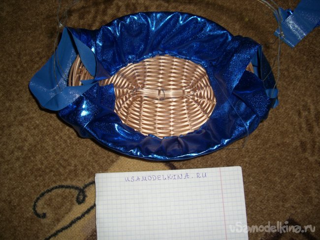 Корзинка - конфетница с ромашками из бисера