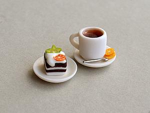Миниатюрные чай с тортиком из полимерной глины