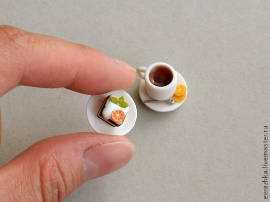 Миниатюрные чай с тортиком из полимерной глины