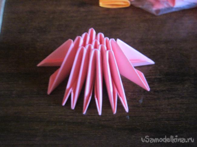 Кувшинка в технике модульного оригами