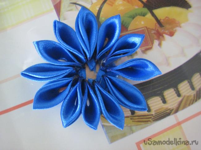 Заколка с голубым цветком своими руками