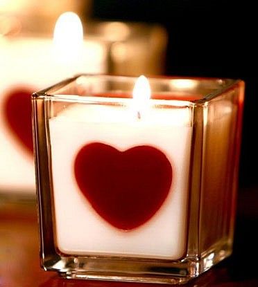 Необычайно красивая свеча «Признание в любви»