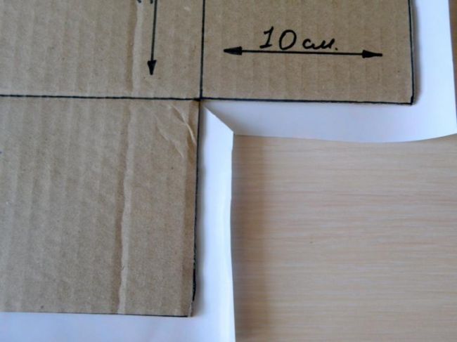 Нарядная коробочка для упаковки подарка из подручных материалов