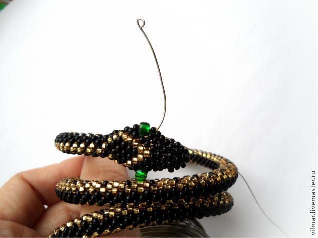 Плетем браслет «Змейка» из бисера