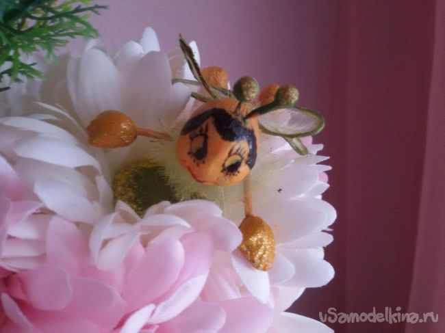 Пчела для украшения цветочного горшка