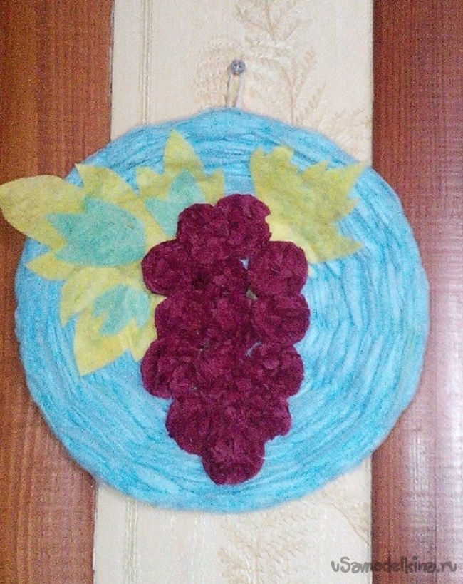 Настенная плетеная тарелка-панно «Виноградная гроздь»