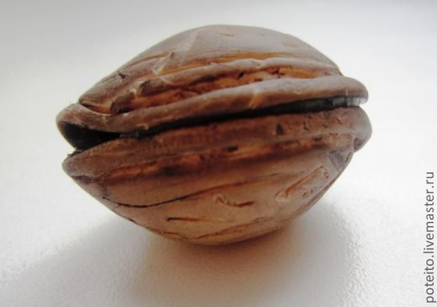 Бусины грецкие орехи из полимерной глины