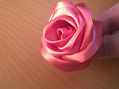 Милая роза из атласных лент