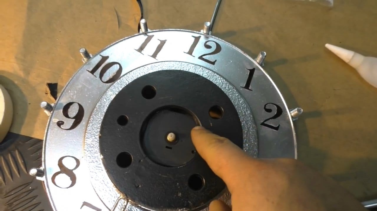 Часы из автомобильного тормозного диска