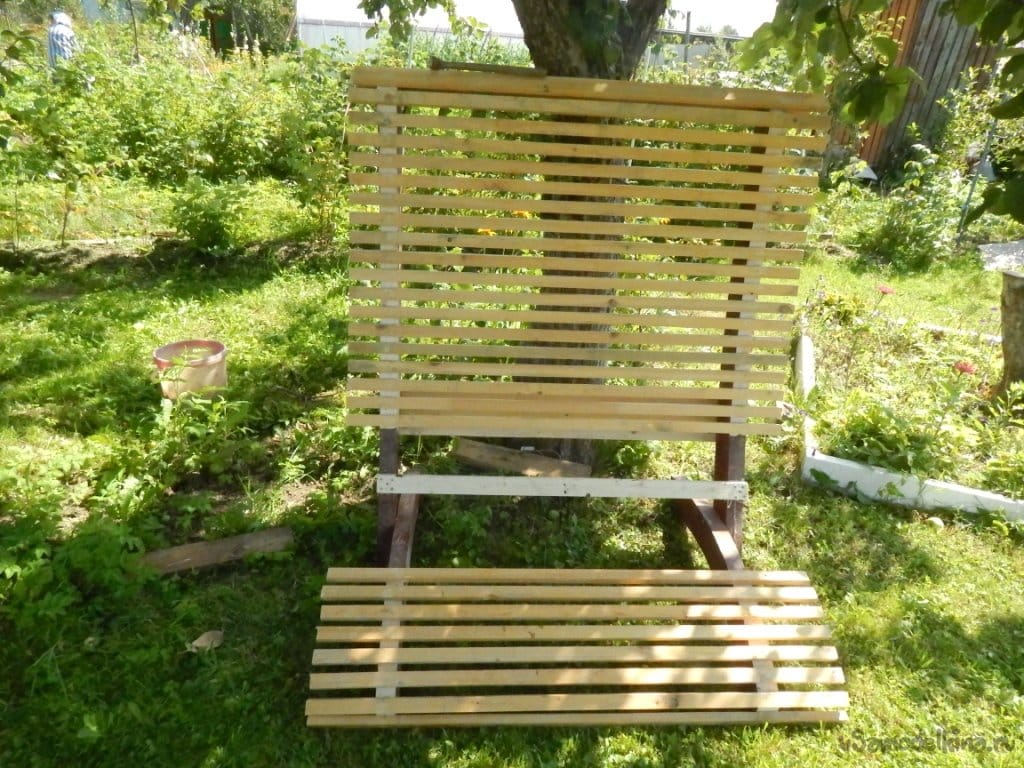 Садовая скамейка-шезлонг