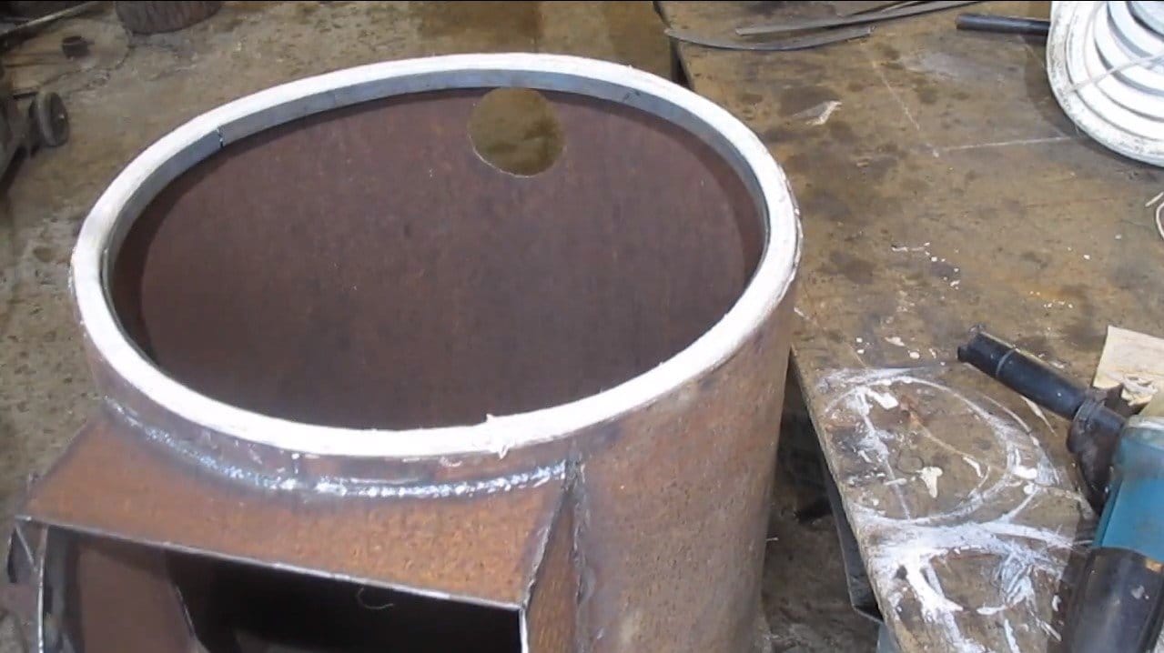 Печь-буржуйка из толстостенной трубы диаметром 60 см