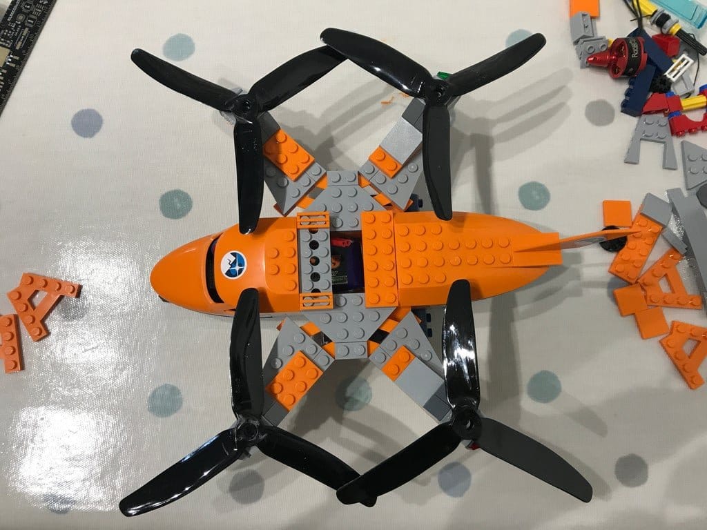 Собираем квадрокоптер на базе Лего-вертолета