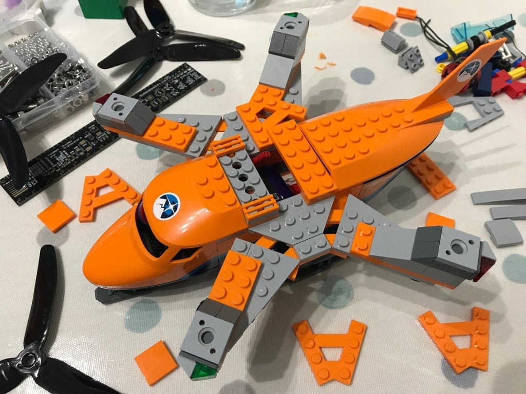Собираем квадрокоптер на базе Лего-вертолета