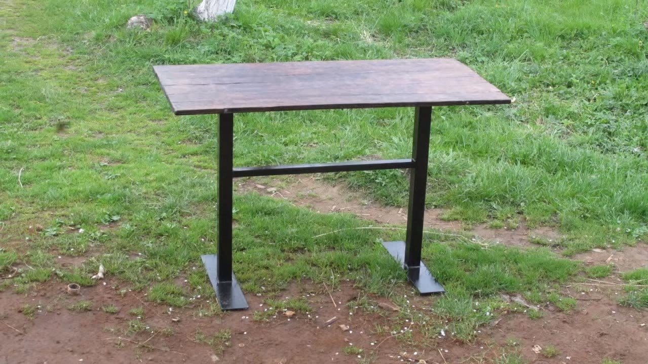 Небольшой кухонный столик со столешницей из дуба
