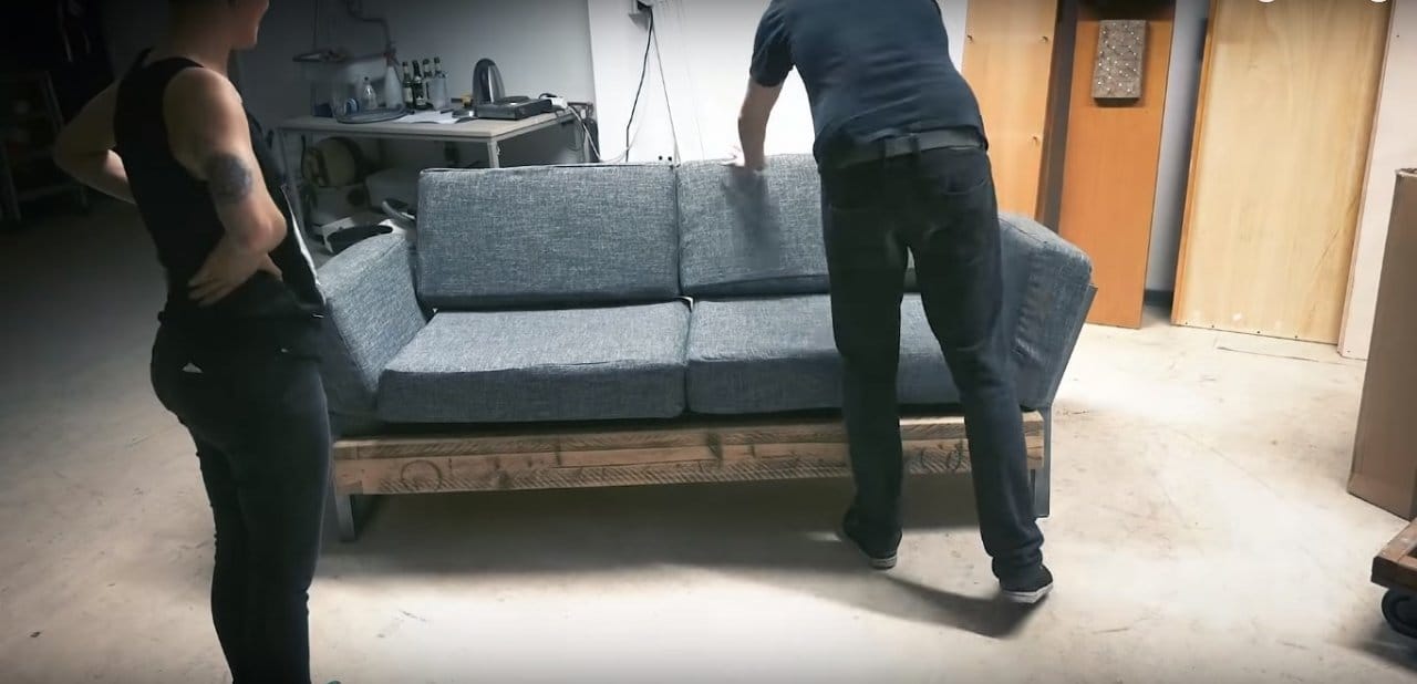 Вечный диван для очень тяжелых мужчин