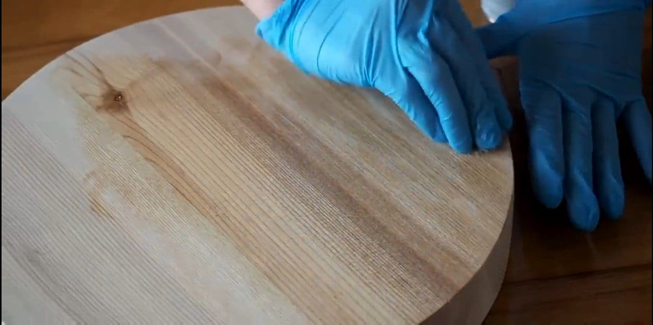 Оригинальный кофейный столик из дерева