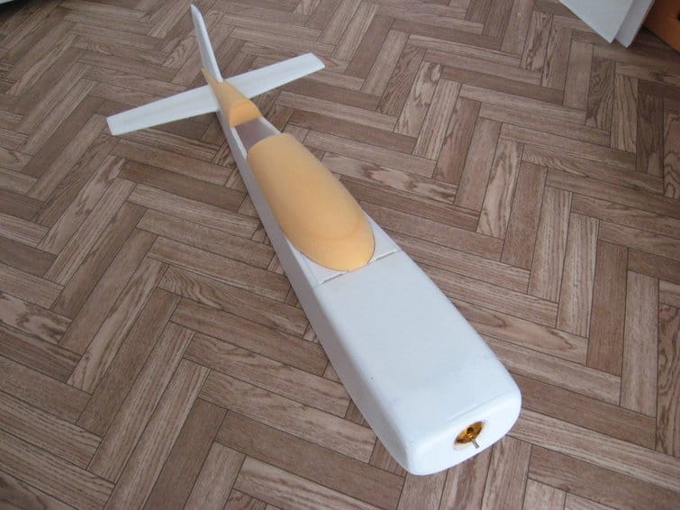 Авиамодель Extra-300Lx из потолочной плитки