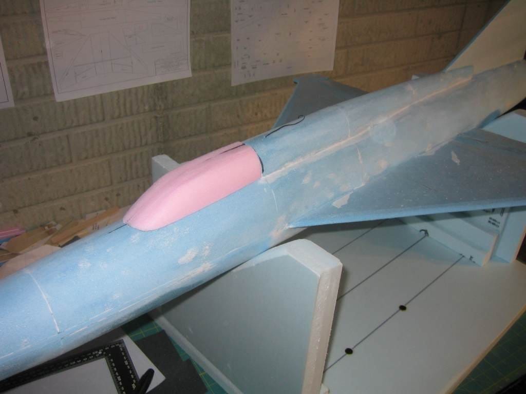 Модель самолёта МиГ-21 из потолочки