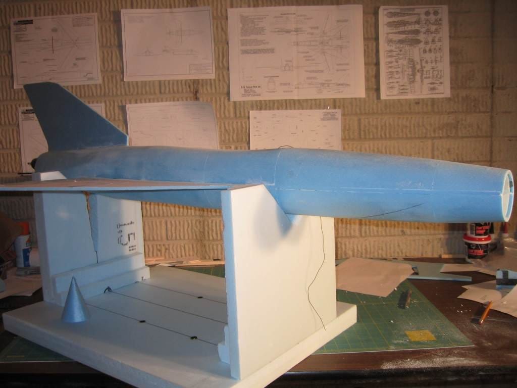 Модель самолёта МиГ-21 из потолочки