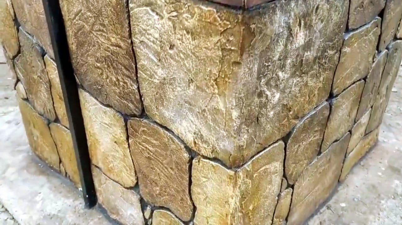 Финишное покрытие стен «дикий камень» из плиточного клея