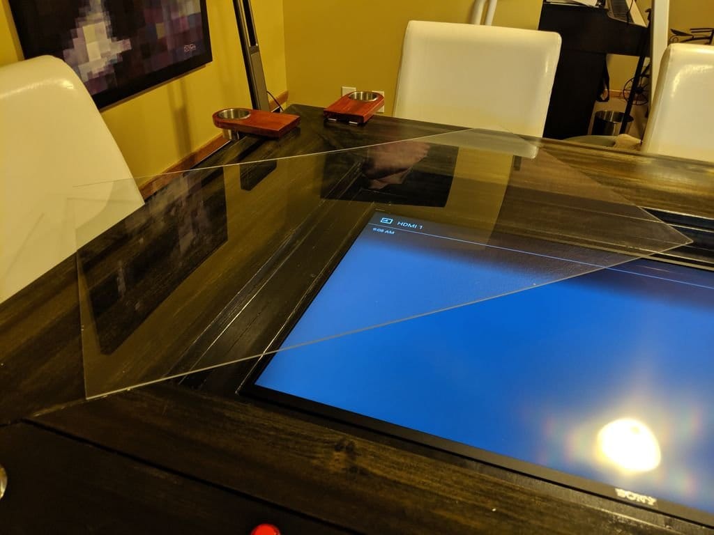 Многоцелевой игровой стол со встроенной ТВ-панелью