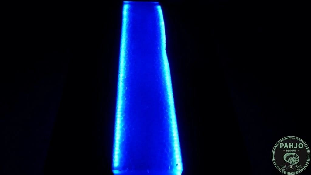 Стол «Река» с флуоресцентным пигментом и УФ-светодиодной подсветкой