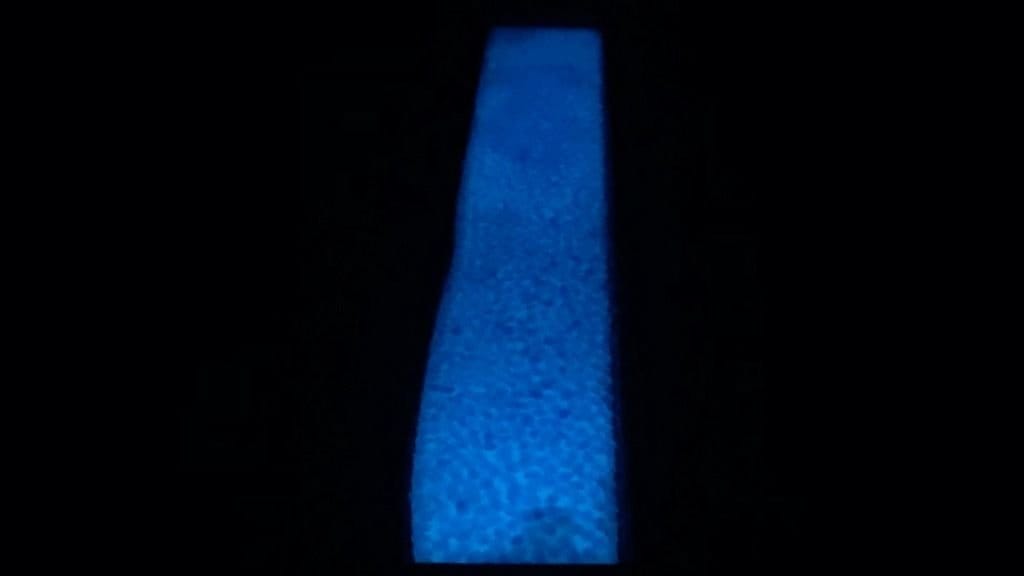 Стол «Река» с флуоресцентным пигментом и УФ-светодиодной подсветкой