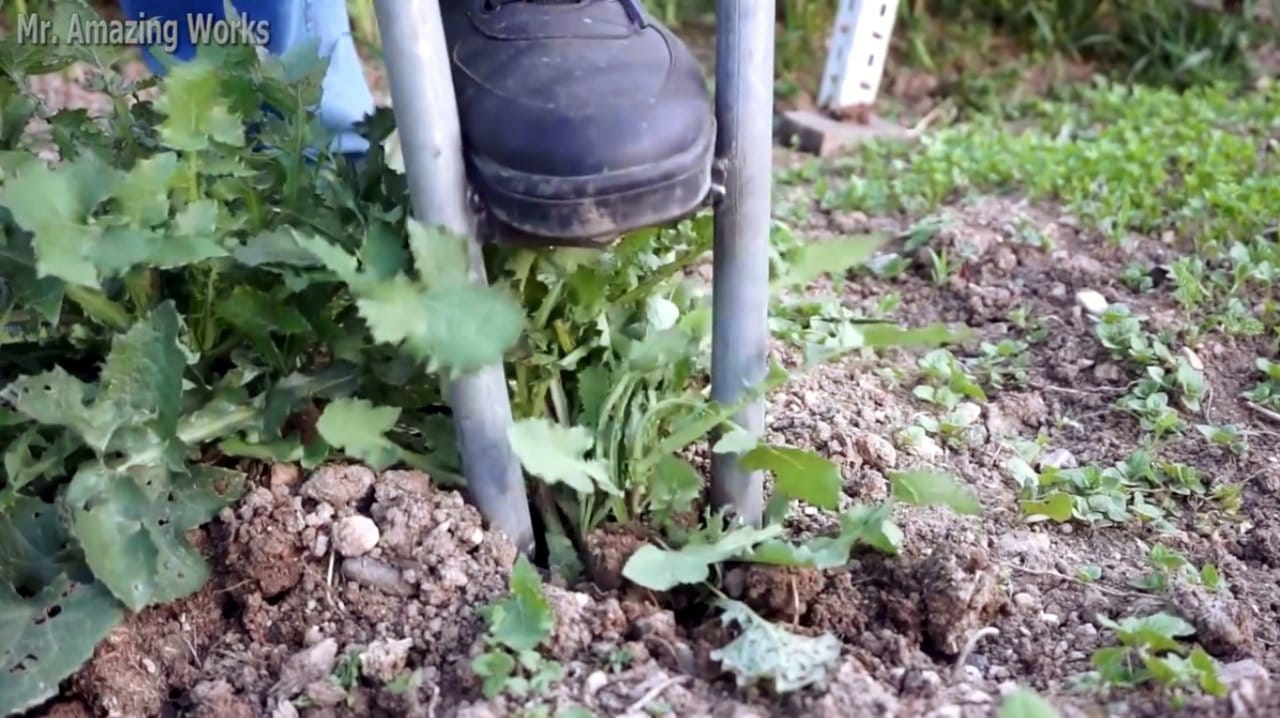 Самодельный садовый инструмент для удаления сорняков и посадки растений