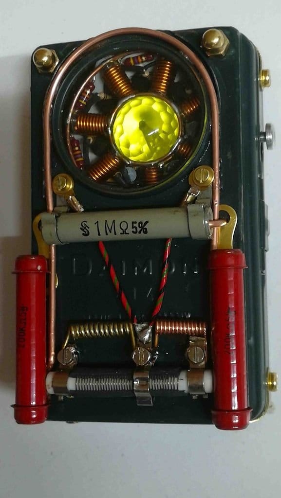 UMRO: уран-стекло-мрамор-кольцо-осциллятор (Uranium-glass-marble-ring-oscillator)
