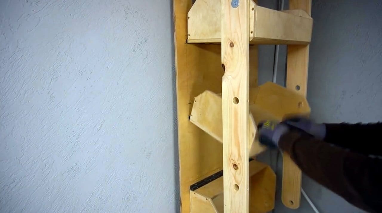 Подъемный шкаф с полками для мастерской своими руками