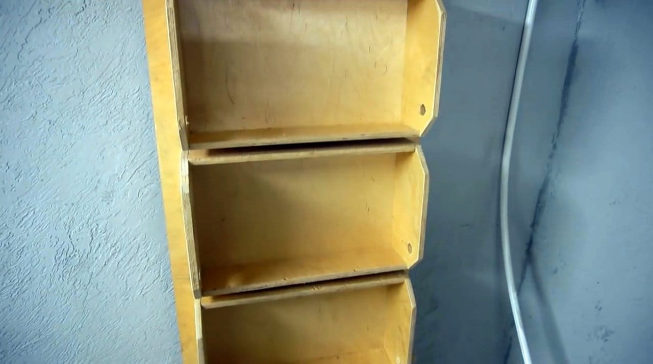 Подъемный шкаф с полками для мастерской своими руками