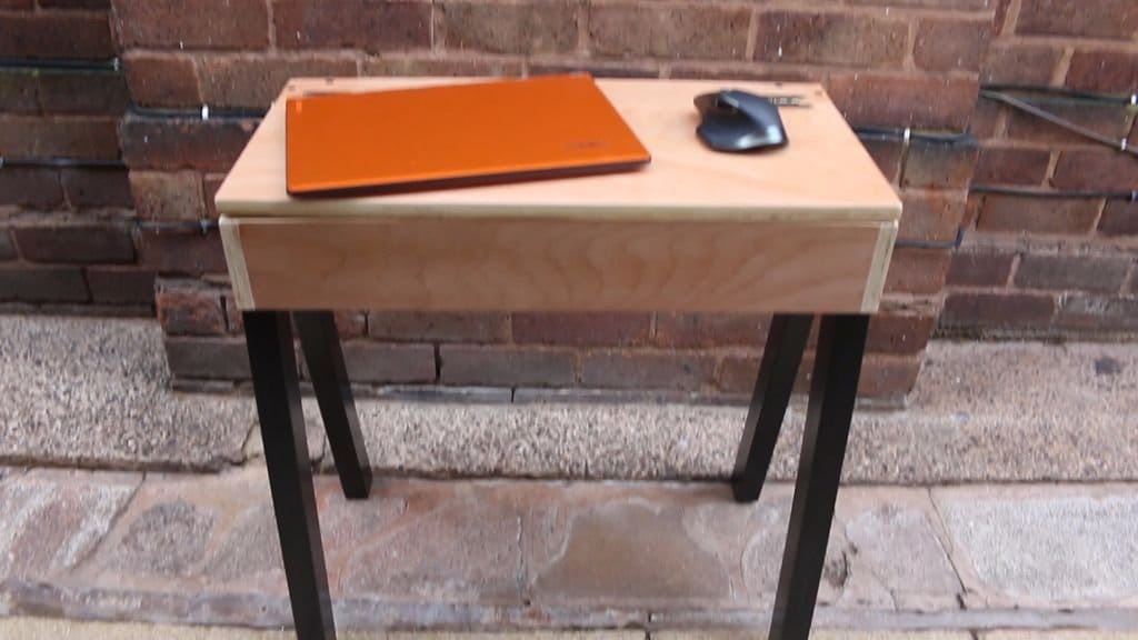 Компактный ноутбучный стол