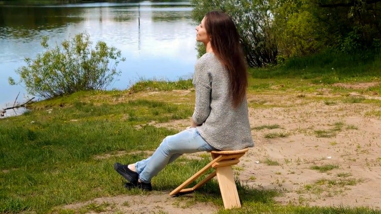 Компактный деревянный складной стул своими руками